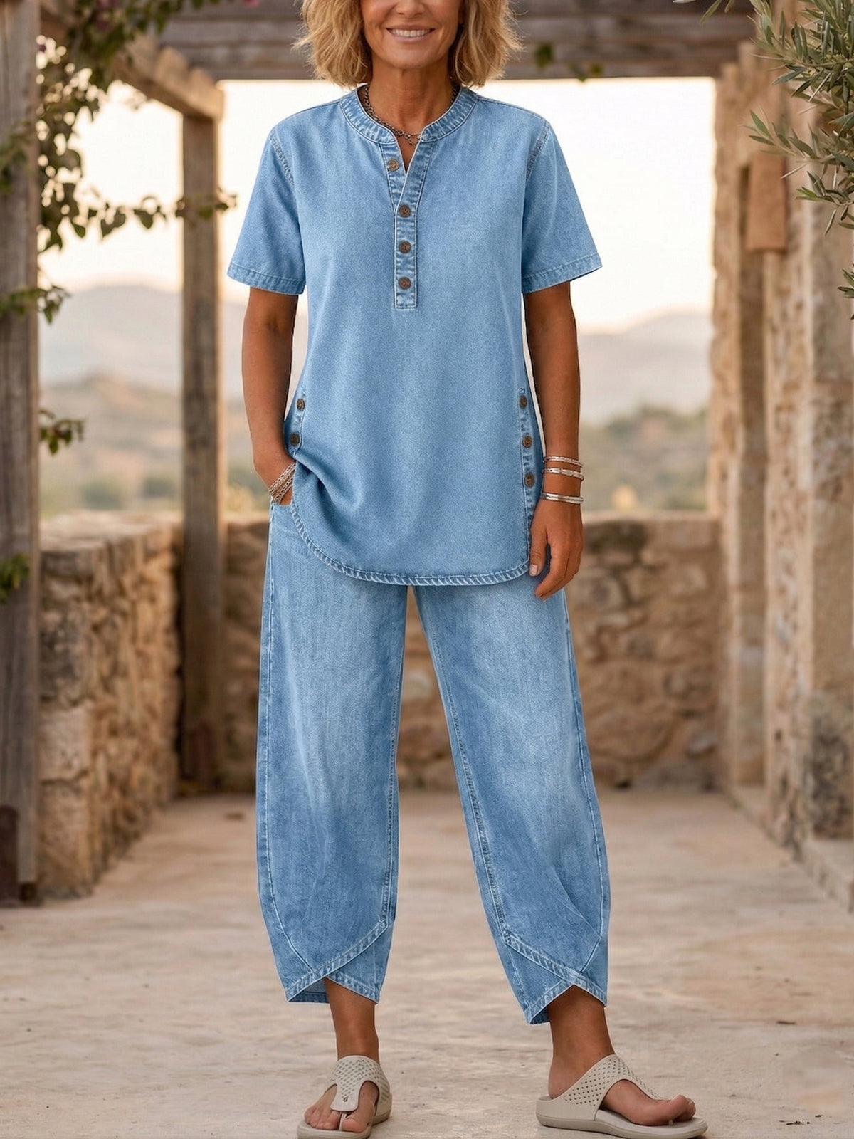 Ensemble jean bleu clair pour femme, haut boutonné et pantalon ample à revers