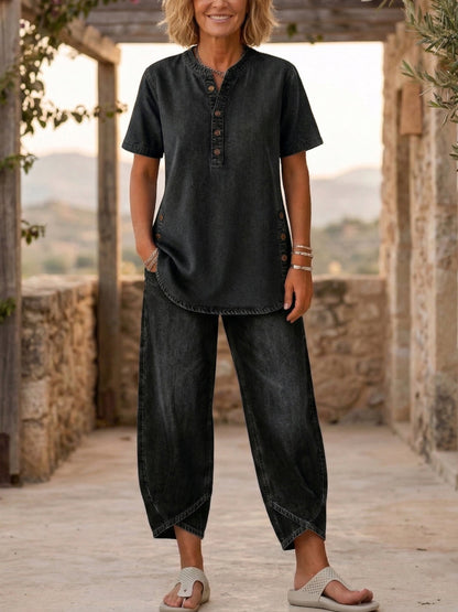 Ensemble jean noir pour femme : haut manches courtes boutonné et pantalon 3/4