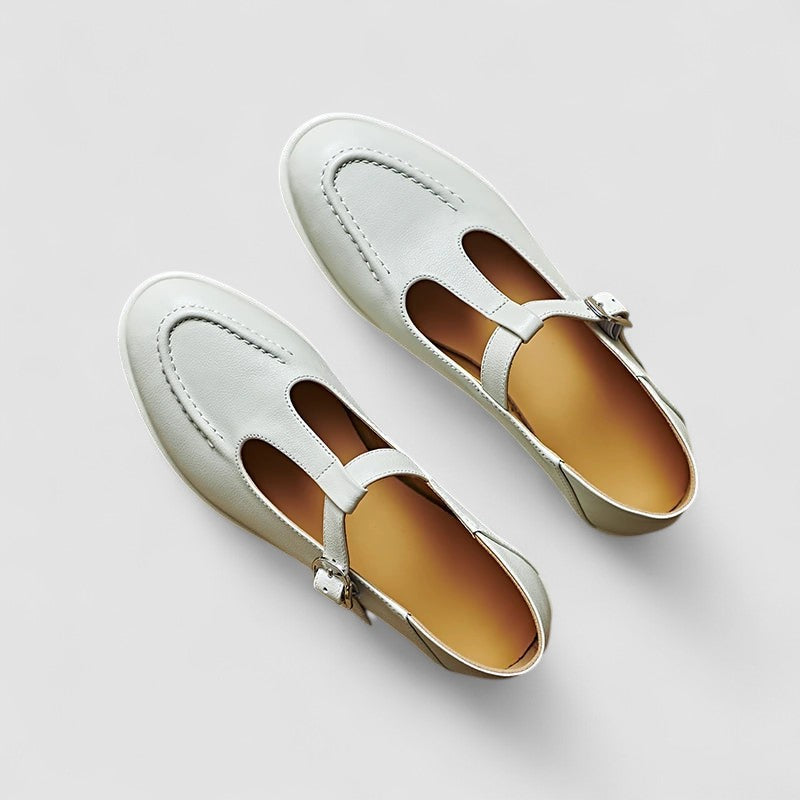 Paire de chaussures bébé Clarisse™ beige clair à bout rond, brides à boucles