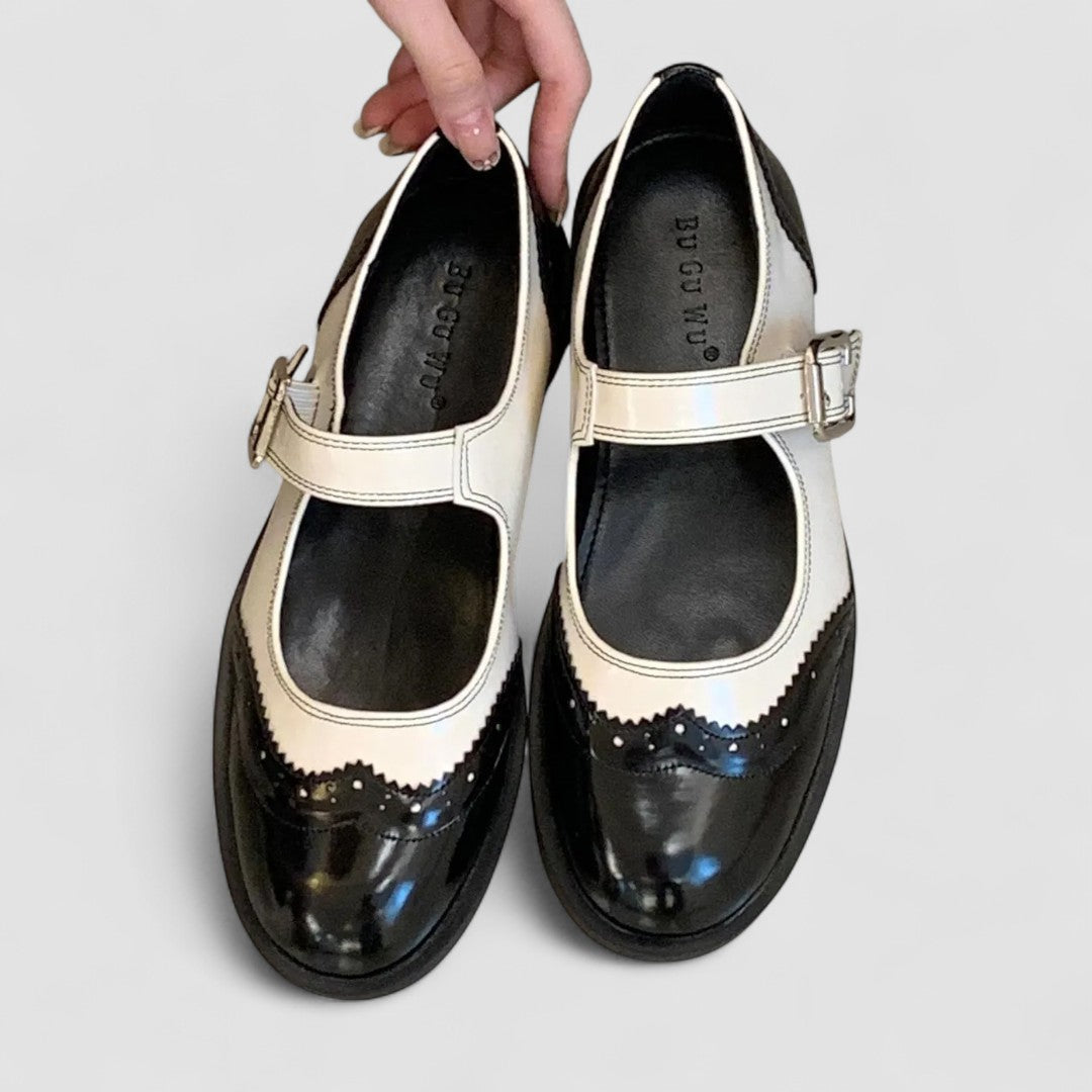 Chaussures de bébé contrastées Gabrielle™ noires et crème, vue avant, bride à boucle