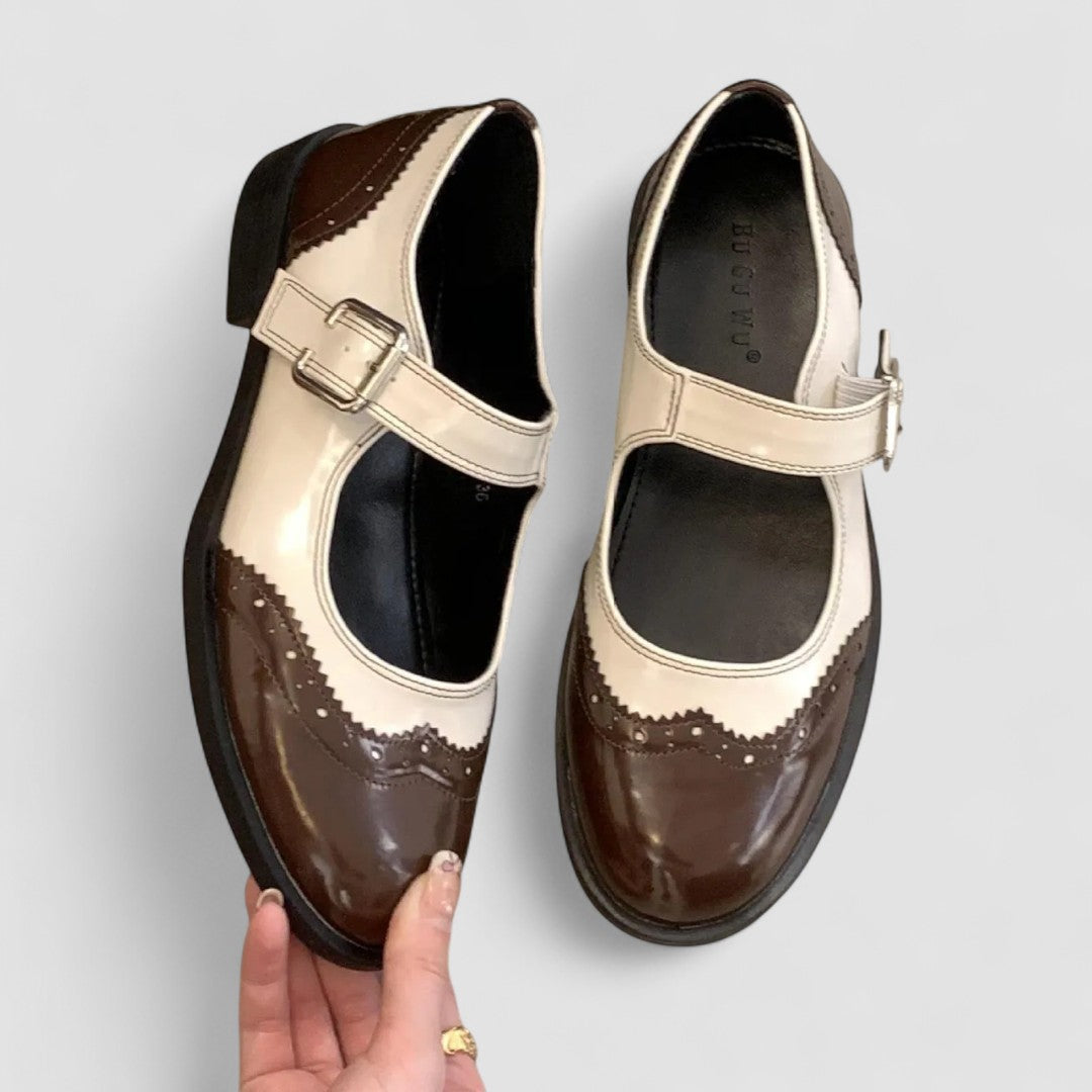 Chaussures de bébé contrastées Gabrielle™ marron et crème, vues avant, bride à boucle