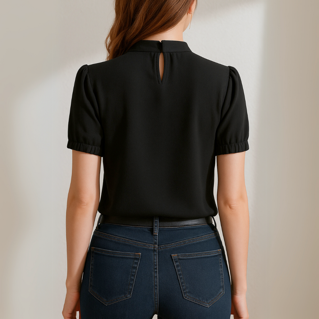 Chemisier plissé élégant Inga noir, manches bouffantes, encolure boutonnée au dos