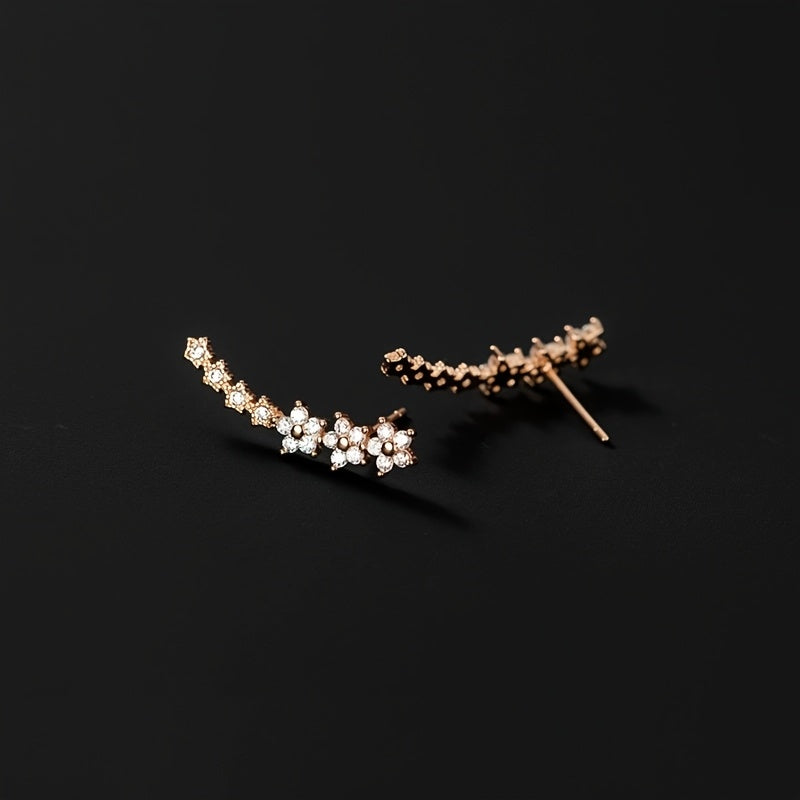 Boucles d’oreilles florales en or rose, petites fleurs serties et tige fine