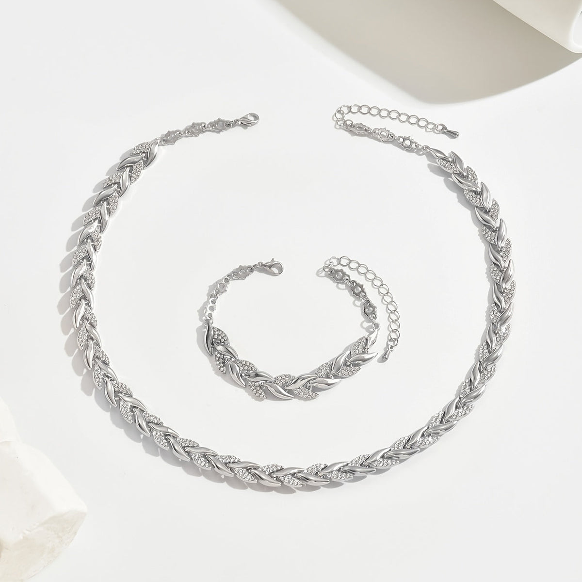 Parure argent composée d’un collier et d’un bracelet queue de sirène à maillons