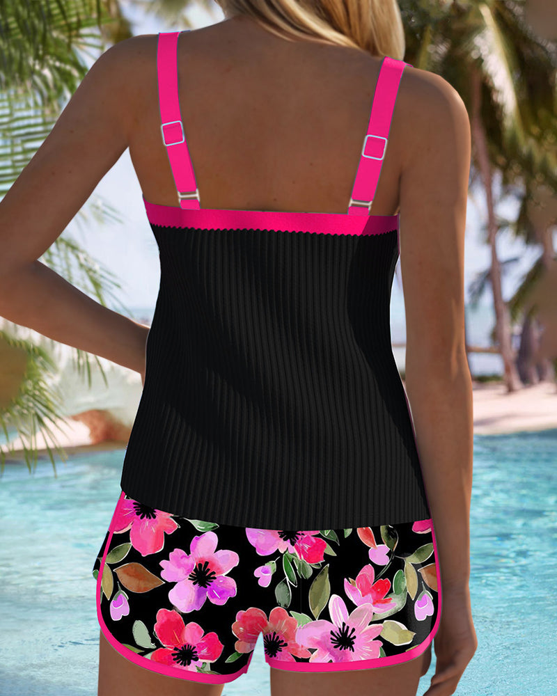Ensemble tankini côtelé noir, bretelles roses, short à fleurs roses et multicolores