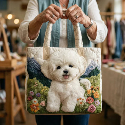 Sac à main artisanal beige avec chien blanc au centre et fleurs brodées, anses en tissu