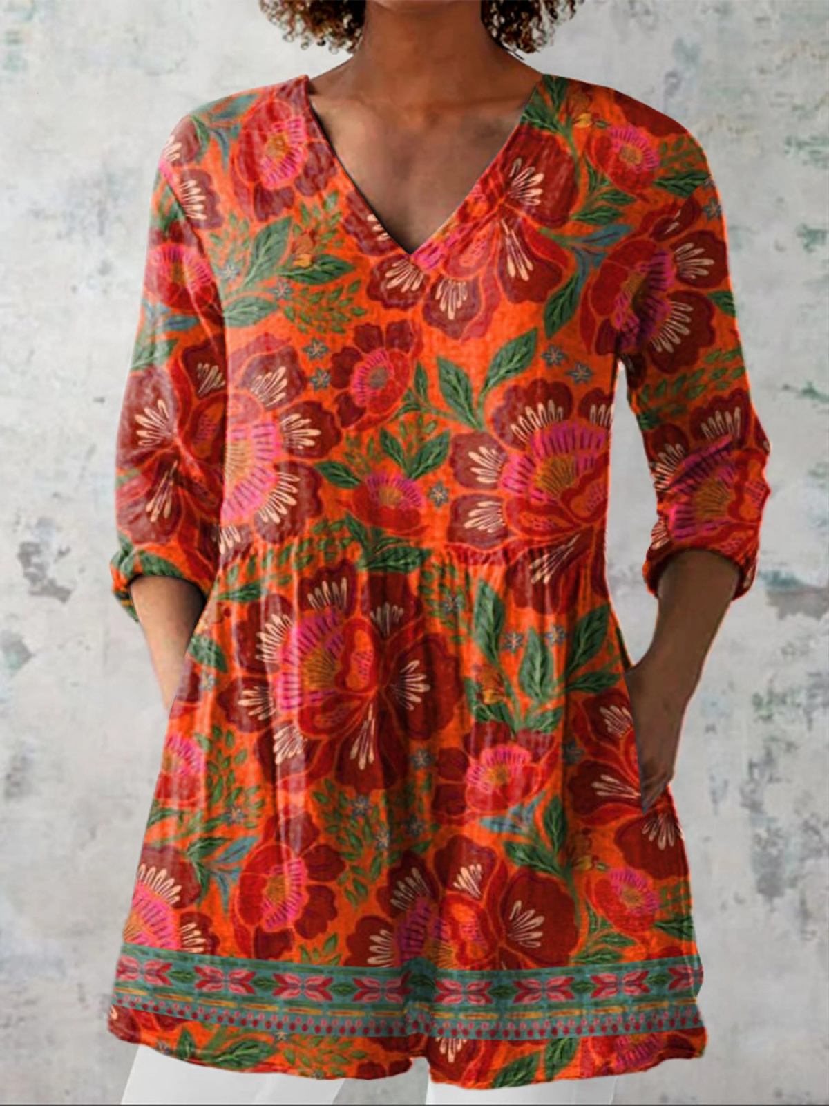 Blouse longue à décolleté en V, imprimé floral orange-rouge, manches trois-quarts, évasée
