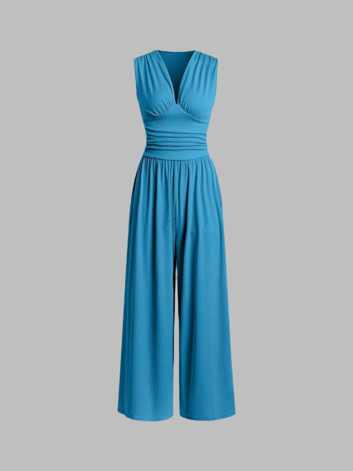 Combinaison pantalon bleu sans manches décolleté V, jambes larges et taille froncée.
