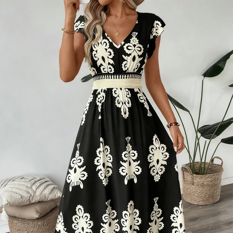 Robe longue col en V noire à manches volantées, imprimé baroque blanc et ceinture à la taille