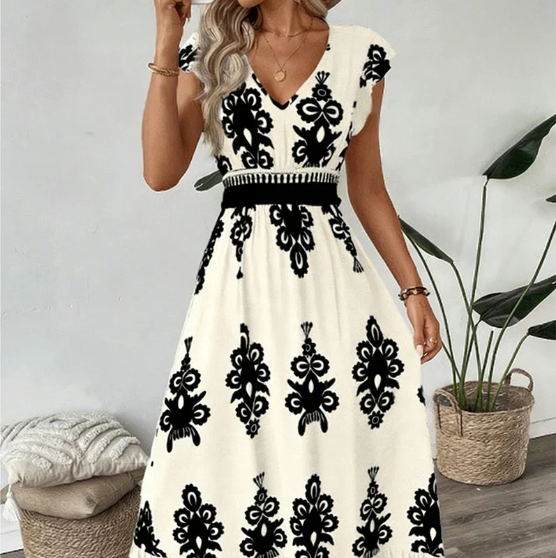 Robe longue col en V blanche à manches volantées, motif baroque noir et ceinture à la taille