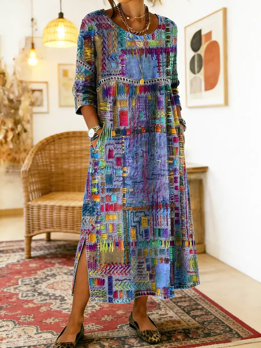 Robe longue patchwork en jean bleu multicolore, encolure ronde, manches 3/4.
