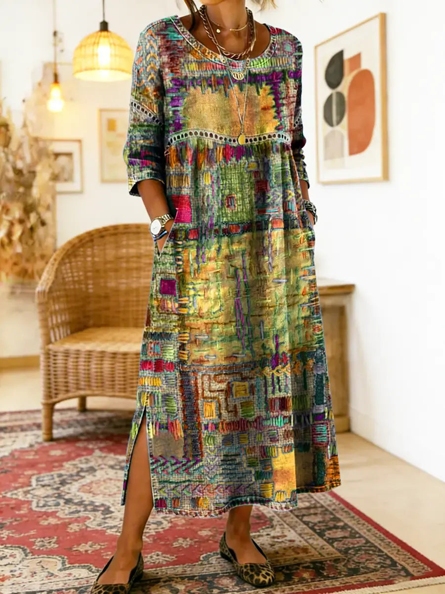 Robe longue patchwork en jean multicolore à dominante bleu et vert, fente latérale.