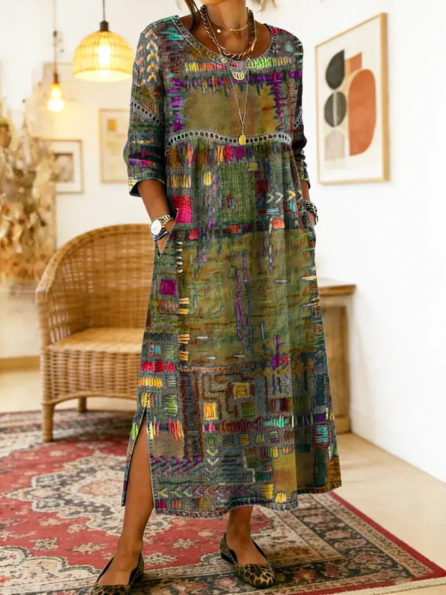 Robe longue patchwork en jean multicolore gris et bleu, motifs ethniques, fente.