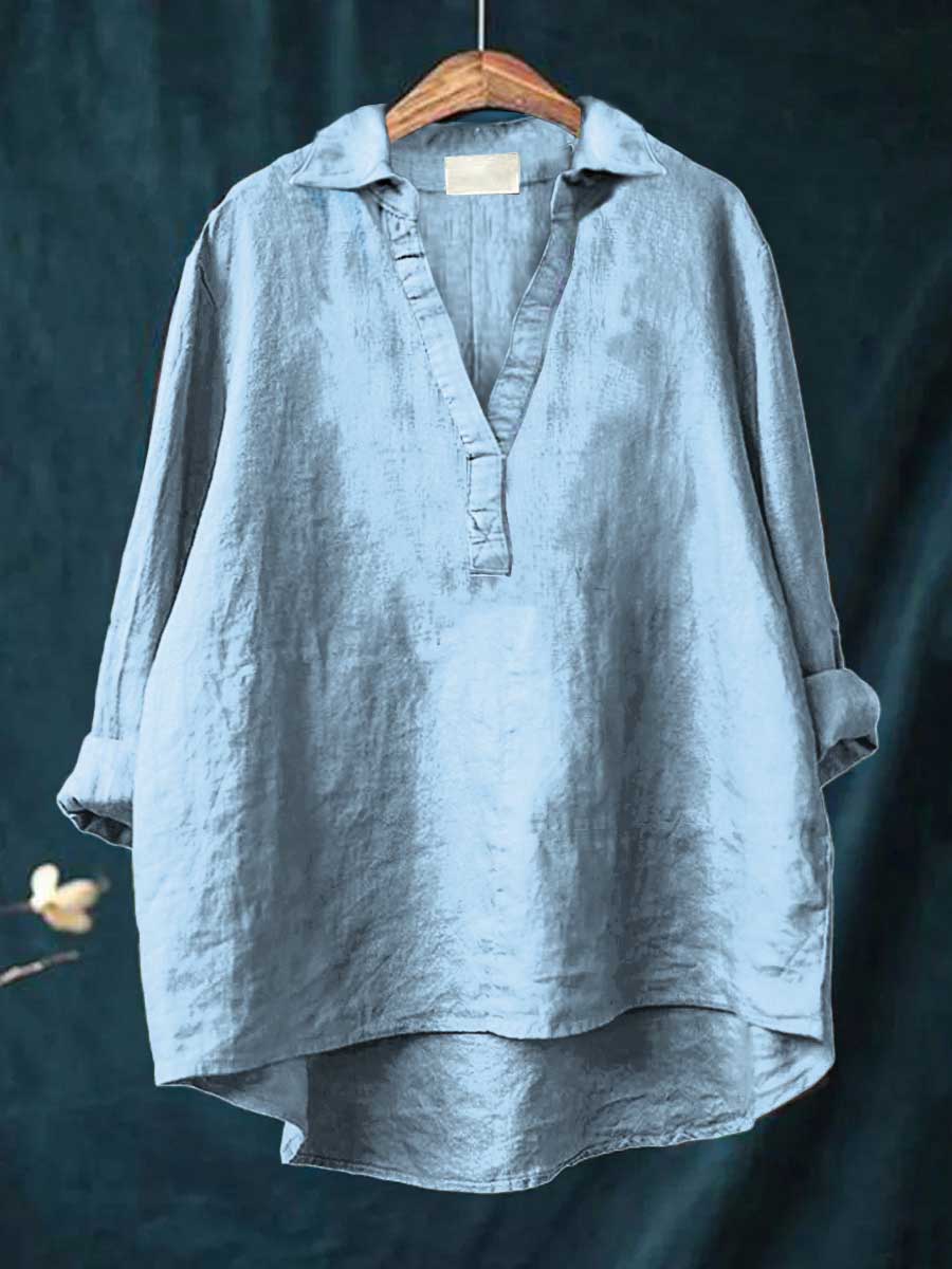 Chemisier en lin bleu clair à encolure V, patte boutonnée, manches amples
