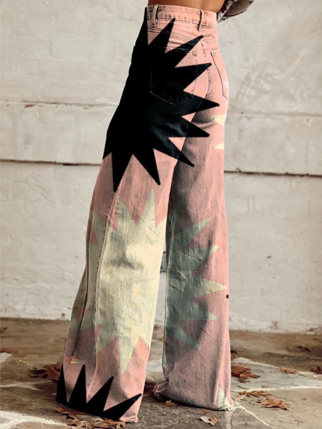 Pantalon de ville bohème rose à jambes évasées, taille haute, imprimé graphique.