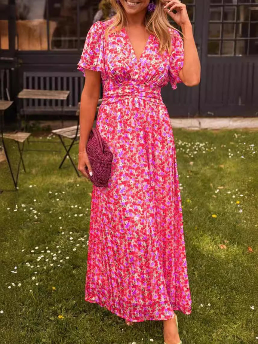 Robe longue fluide fleurie rose, encolure V, manches courtes, taille marquée