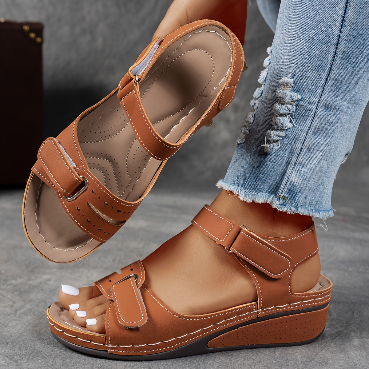 Sandales ergonomiques marron caramel à deux brides avec sangle ajustable