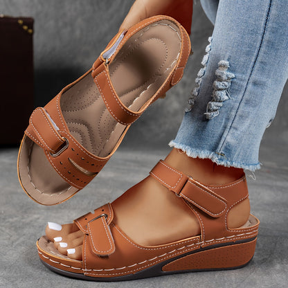 Sandales ergonomiques marron caramel à deux brides avec sangle ajustable