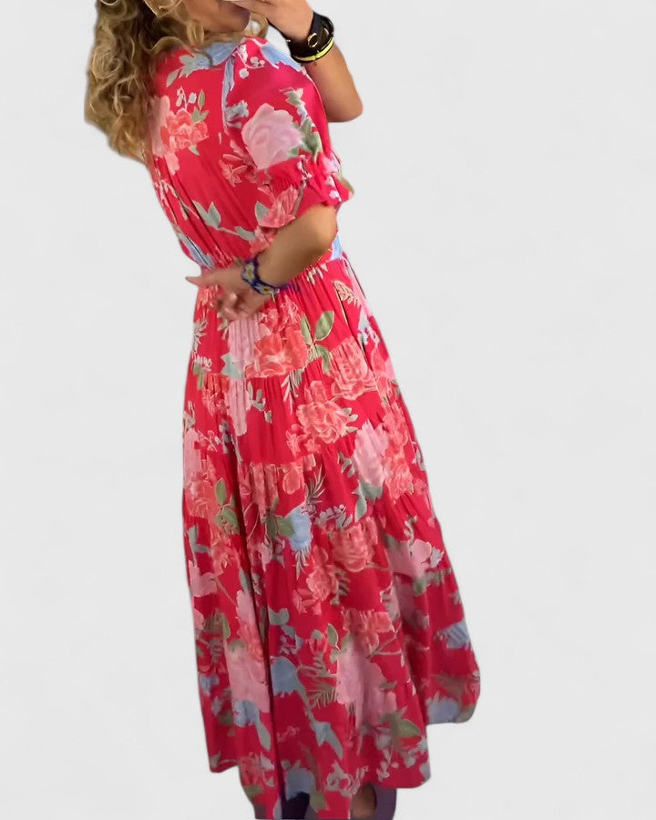 Robe longue rouge à fleurs, col V, manches courtes évasées, taille froncée