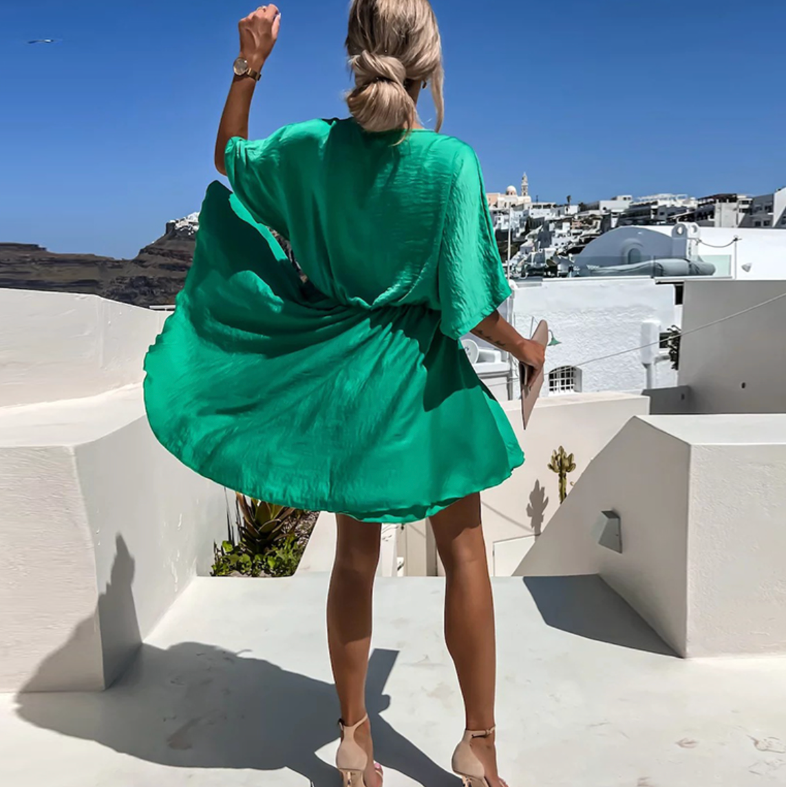 Robe élégante émeraude vue de dos, manches amples et taille froncée