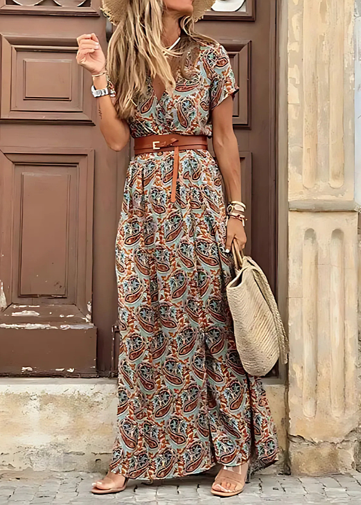 Robe longue SARISA à motif paisley multicolore, ceinture marron, fente latérale