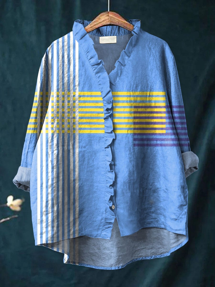 Blouse Chiara bleue à volants et boutonnage, rayures jaunes et blanches sur le devant