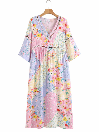 Robe Clara Waverly™ patchwork floral, encolure en V et manches évasées