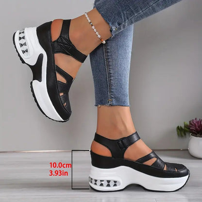 Sandales orthopédiques Laura™ noires à brides, semelle plateforme épaisse contrastée.