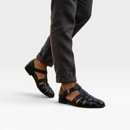 Sandales en cuir bleu à bout fermé, brides croisées et boucle réglable