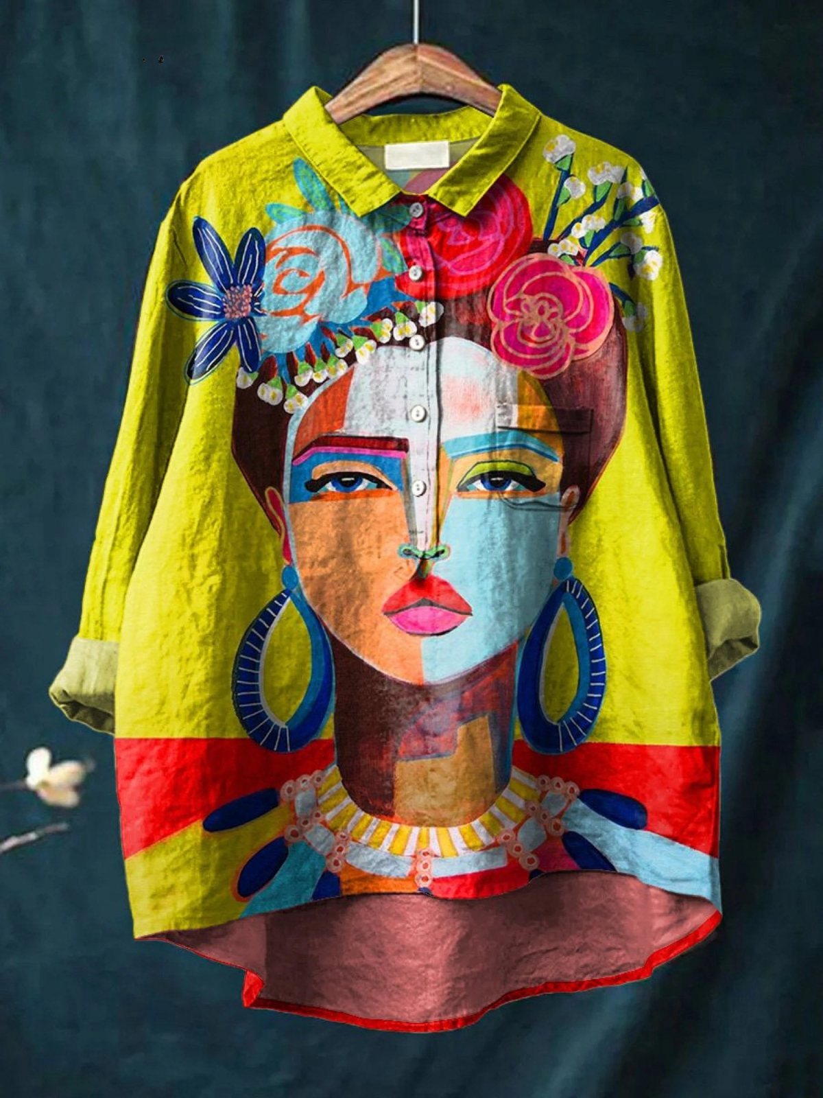 Chemise manches longues jaune à portrait artistique multicolore, col vert, boutonnage