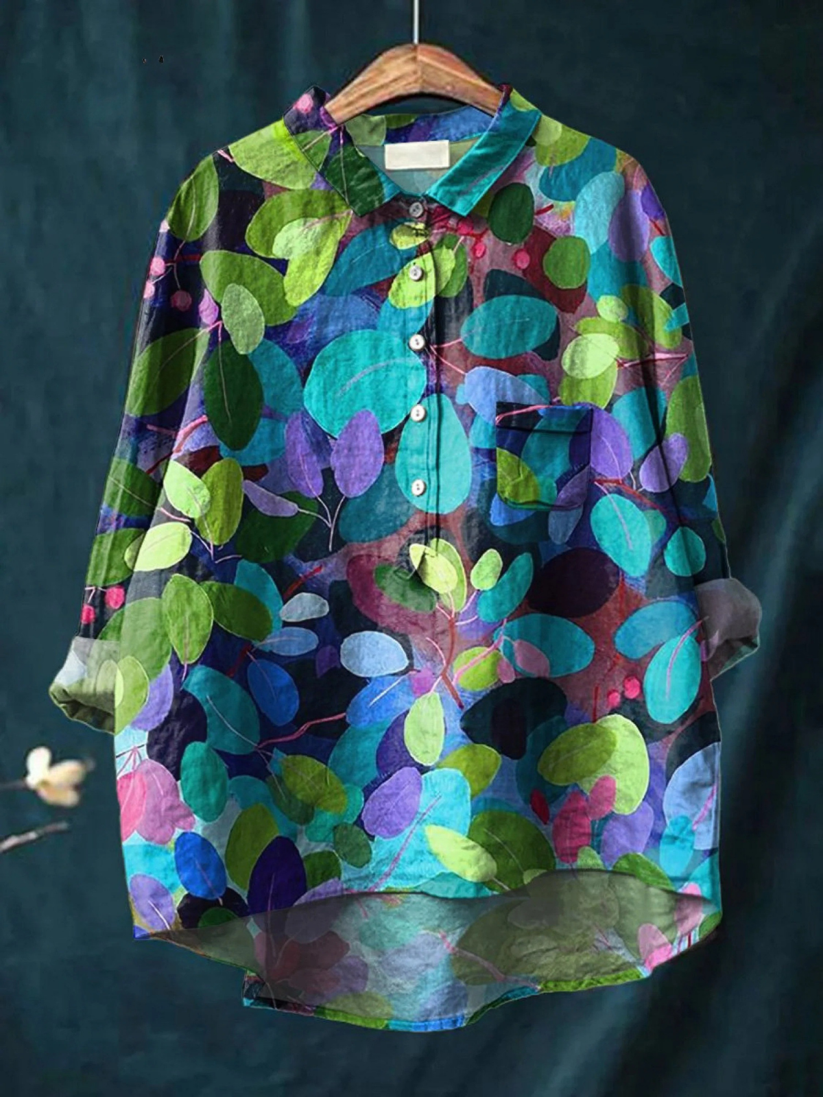 Chemise ample multicolore à motifs feuillages, poches poitrine, boutons