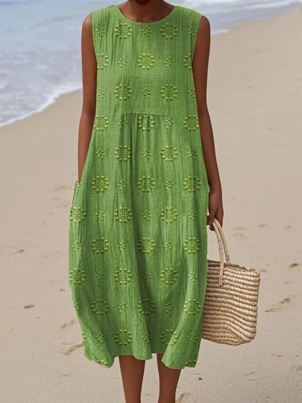 Robe midi verte sans manches broderie florale, taille smockée et évasée