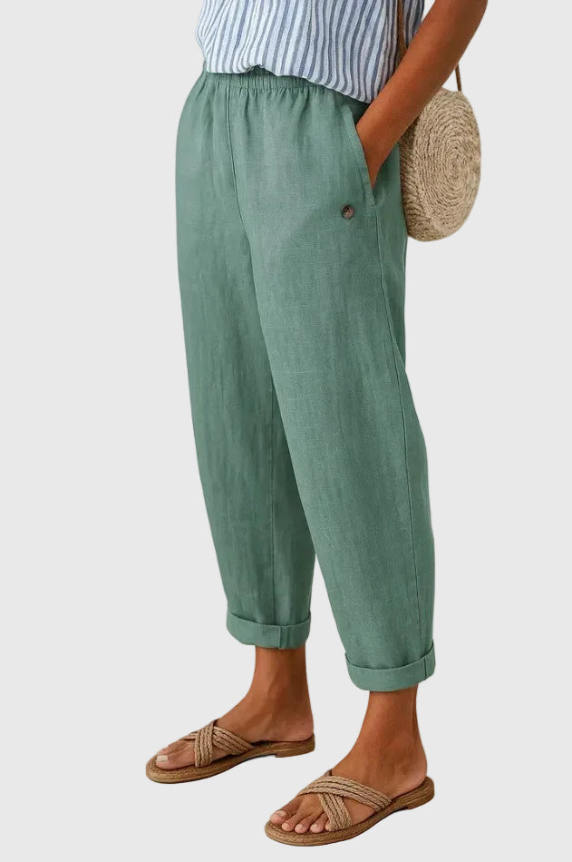Pantalon vert moyen ample en lin, taille élastique, ourlet retroussé, bouton décoratif