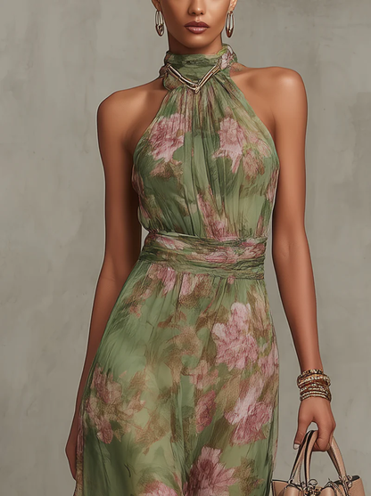 Robe longue verte à col bénitier et imprimé floral rose, vue de face.