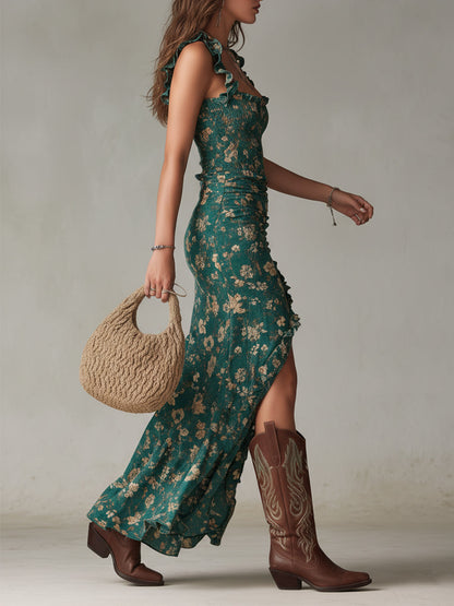 Robe longue bohème verte à fleurs, bretelles froncées, corsage froncé, fente haute.