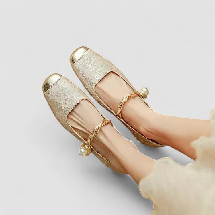 Ballerines bébé Florine™ beiges, vue de dessus, bride avec perle et talon à strass