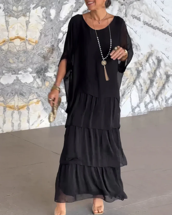 Robe longue fluide noire, manches courtes, volants superposés et col rond