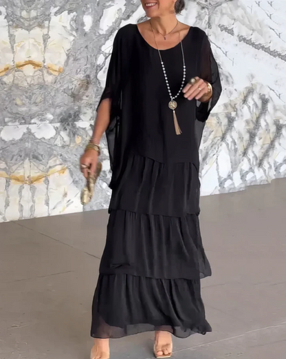 Robe longue fluide noire, manches courtes, volants superposés et col rond