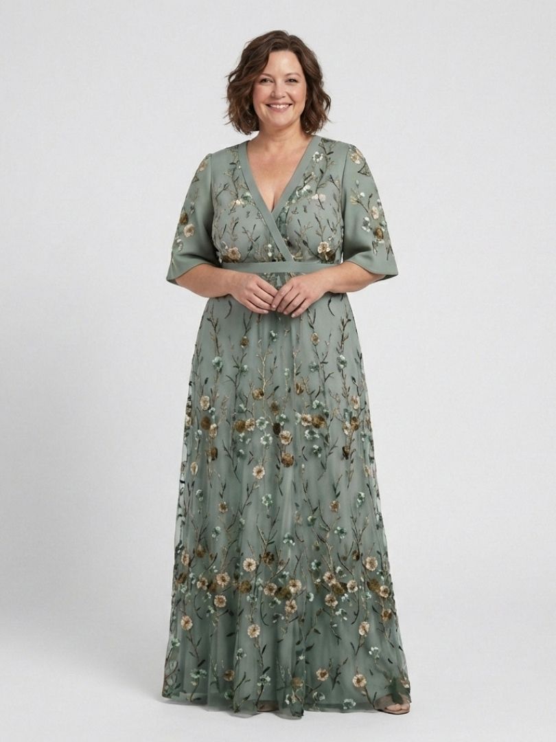 Robe longue fleurie vert sauge, col V croisé, manches courtes, jupe évasée