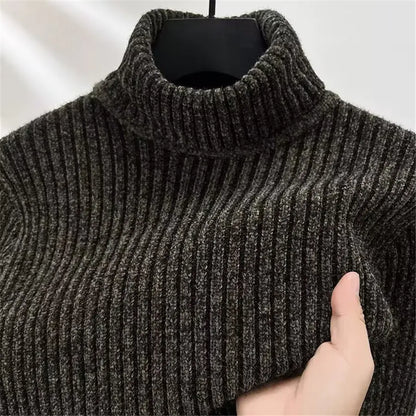 Col roulé en maille côtelée du pull homme, texture chinée gris foncé