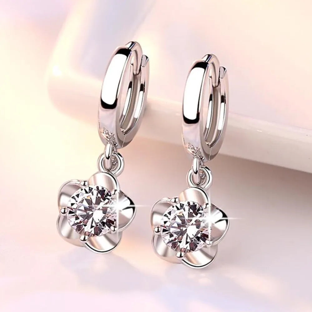 Boucles d’oreilles en argent avec créoles et zircon blanc en pendentif fleur