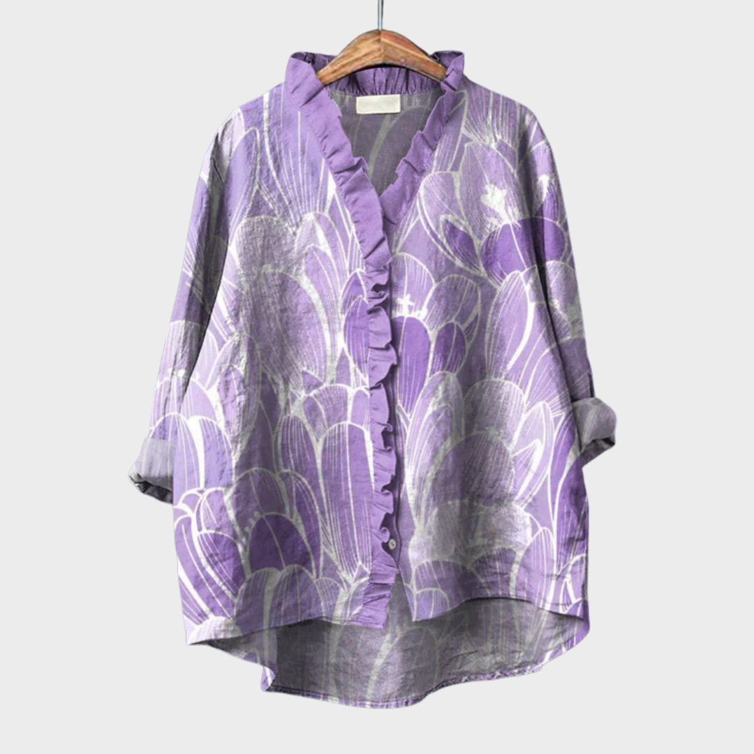 Blouse violette à motif floral, encolure V, manches bouffantes, volants boutonnés.