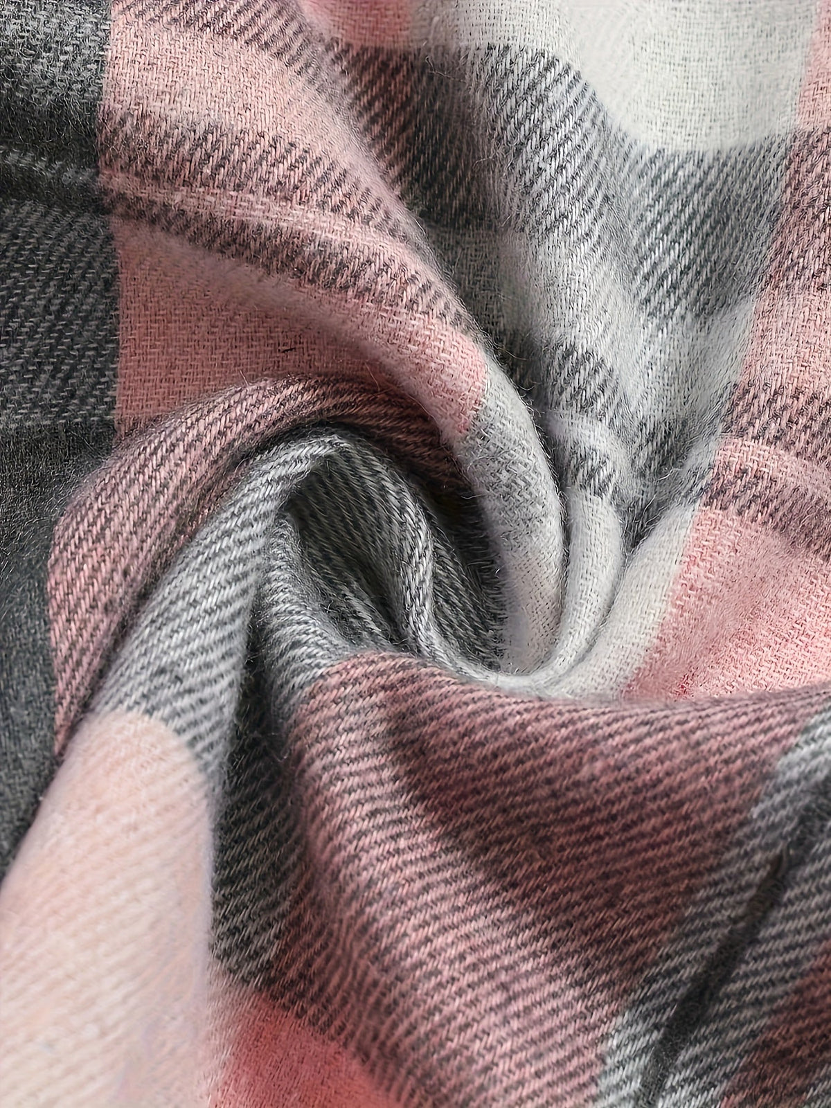 Tissu de chemise à carreaux rose et gris, motif quadrillé en gros plan