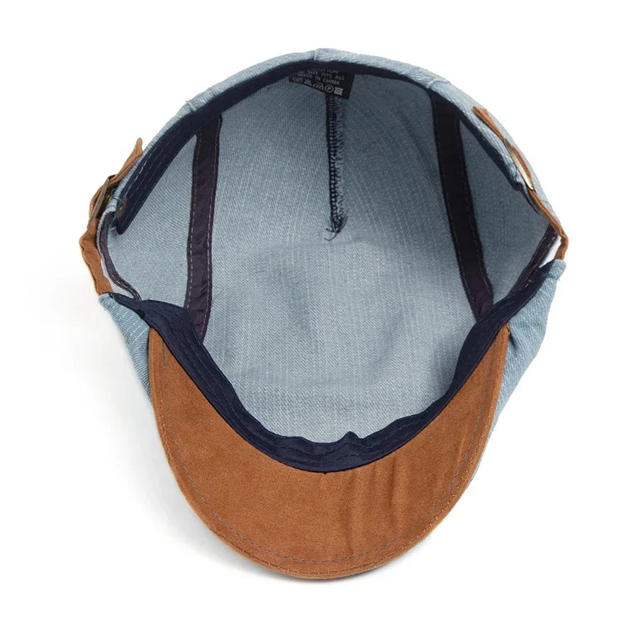 Casquette en jean bleu clair pour homme, intérieur gris et sangle en cuir brun