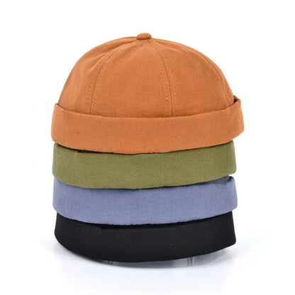 Casquette pour animal orange avec bandes vert olive, bleu clair et base noire.