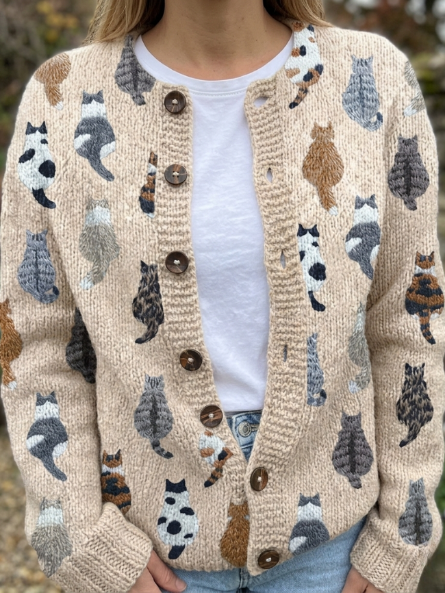 Cardigan douillet beige à imprimé de chats, boutonné sur le devant