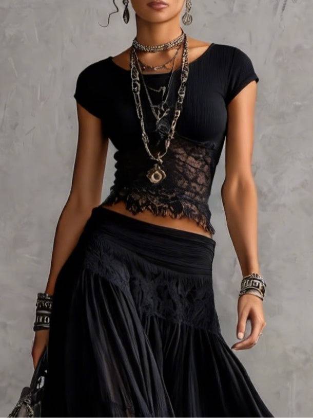 Ensemble haut en dentelle transparente noire et jupe longue plissée noire
