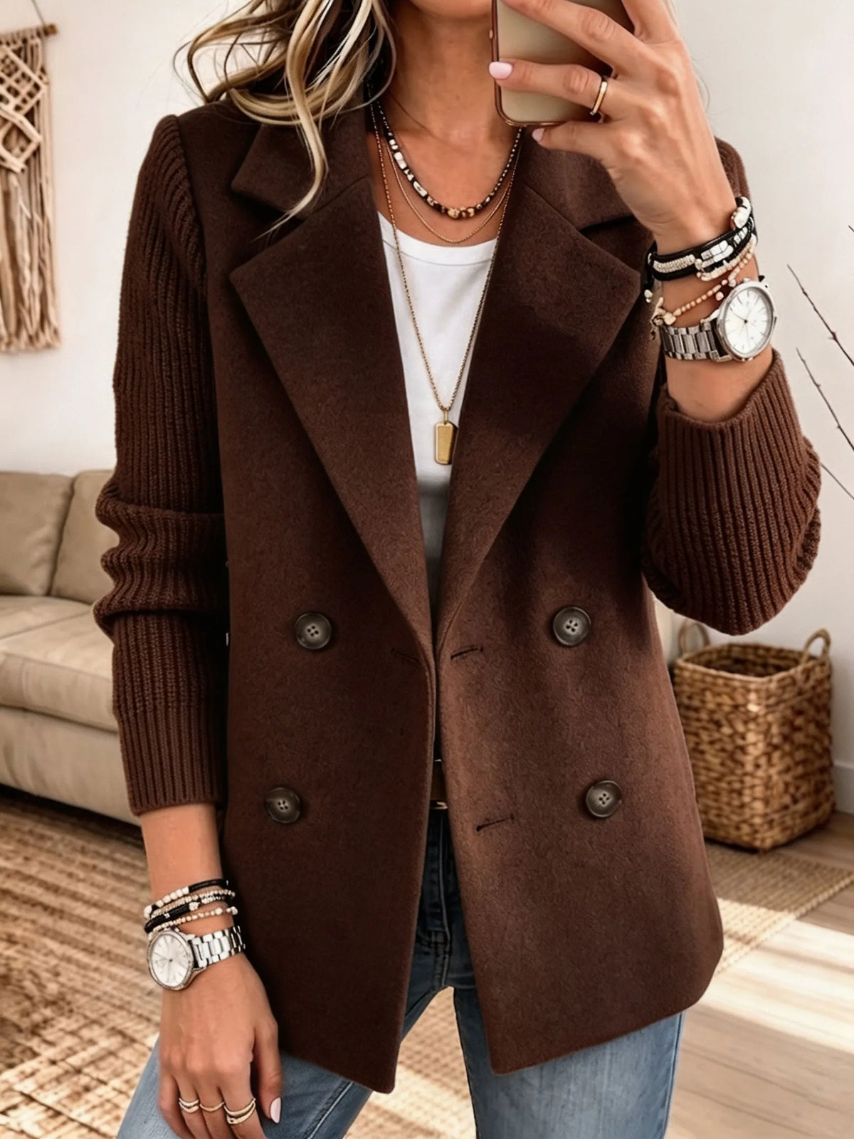 Blazer boutonné en maille, manches longues, marron foncé.